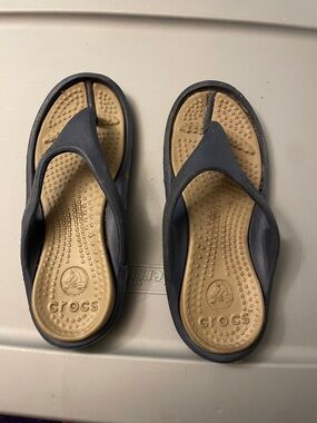 CROCS Women's Navy and Tan Thong Sandals